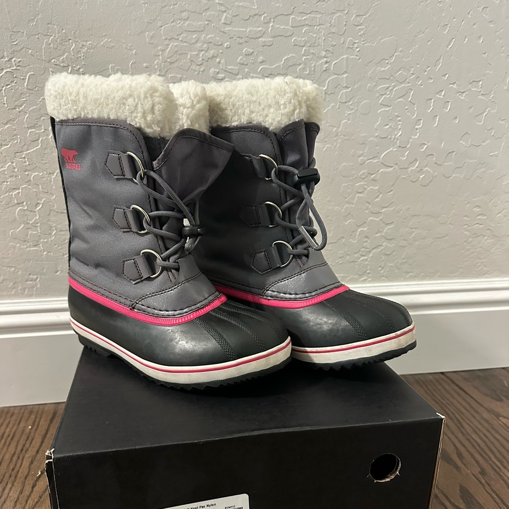 Sorel Kids Snow Boots in Gray and Pink